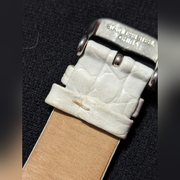 Liz Claiborne Ladies Watch white Leather Band White Face NEW diamond Bessel - Picture 9 of 9